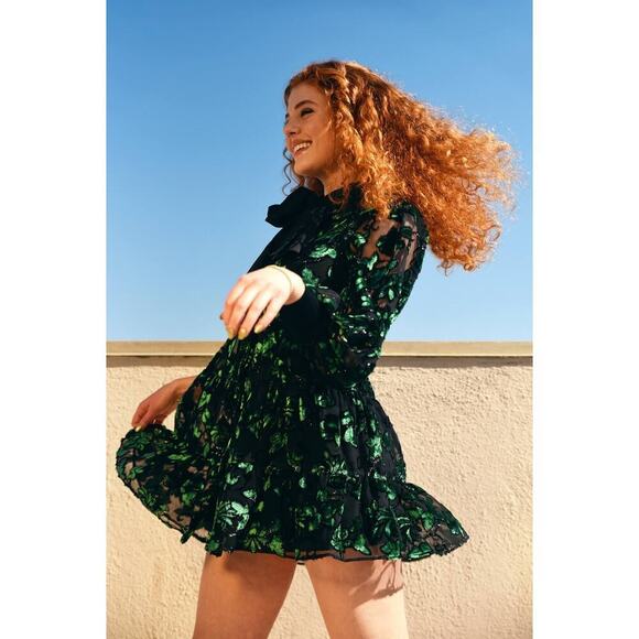 Alice + Olivia Rowen Bow Neck Blouson Sleeve Tiered Dress Green/Black Small - Picture 2 of 11